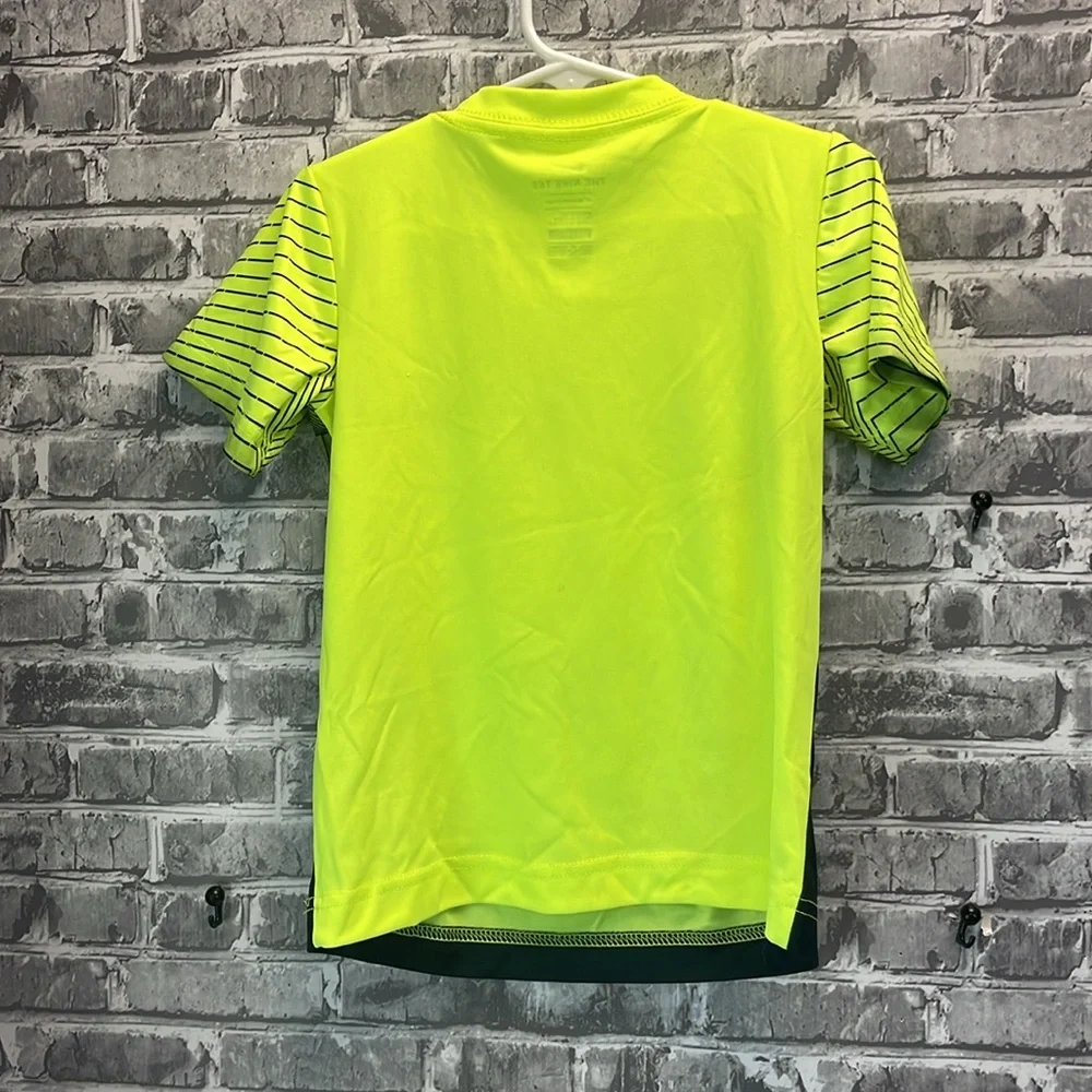 Nike vibrant tee
